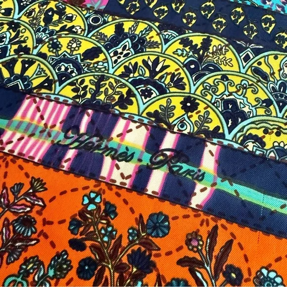 HERMES Pique Fleuri de Provence by Christine Henry Silk Scarf - Picture 4 of 11